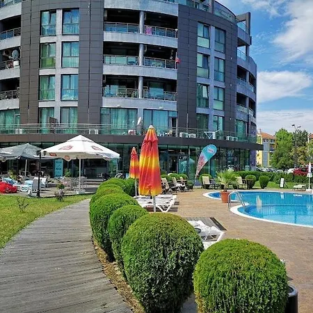 דירה тристаен в Sunny Plaza,