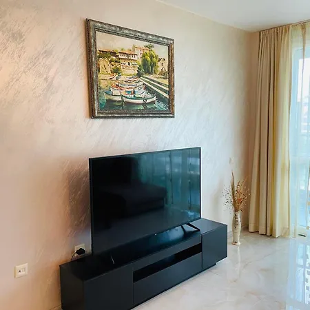 דירה тристаен в Sunny Plaza,