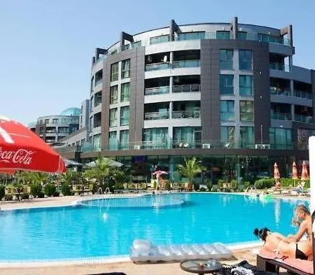 тристаен в Sunny Plaza, *