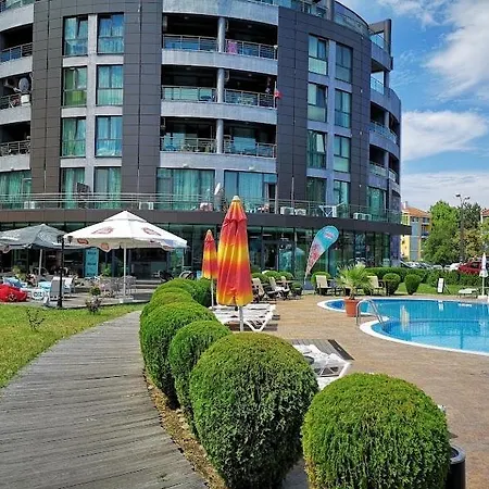 тристаен в Sunny Plaza, Apartment