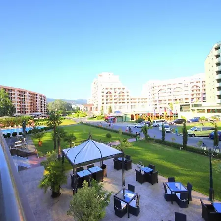 тристаен в Sunny Plaza, Sunny Beach
