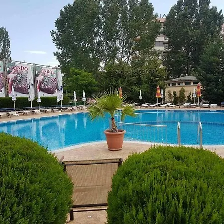 тристаен в Sunny Plaza, *
