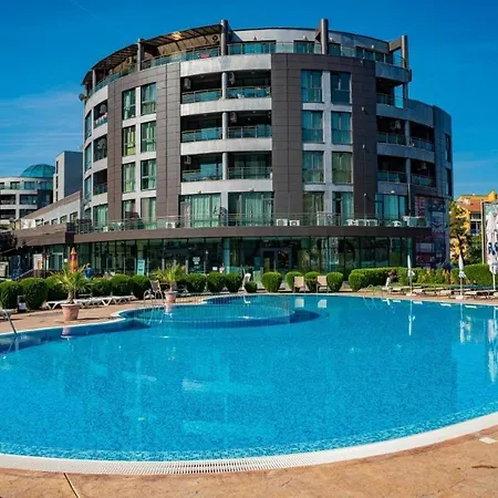 тристаен в Sunny Plaza, Apartment